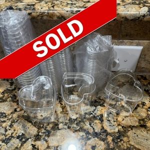 NWOT_5oz. Clear Heart Containers with lids.